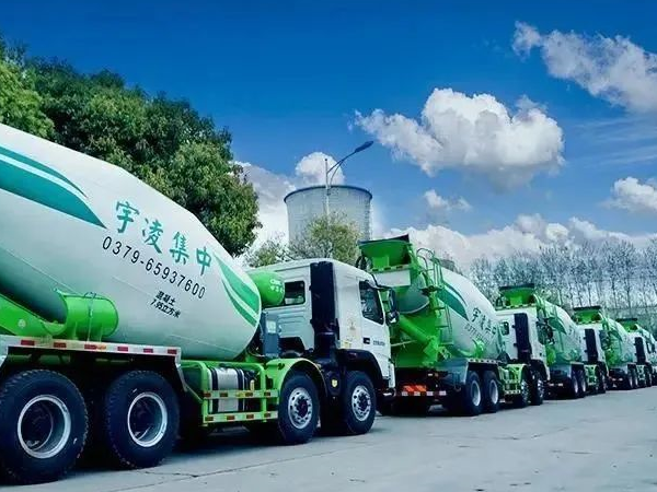 8年老客戶再提車，10臺(tái)攪拌車批量交付，客戶：選凌宇我放心！